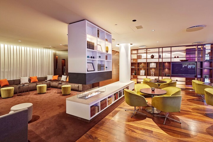 Lounge 101 of 119