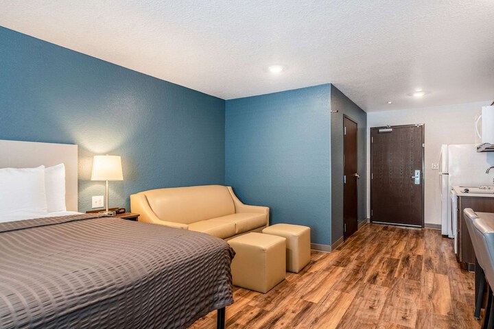 Standard | King Bed (3 of 13)