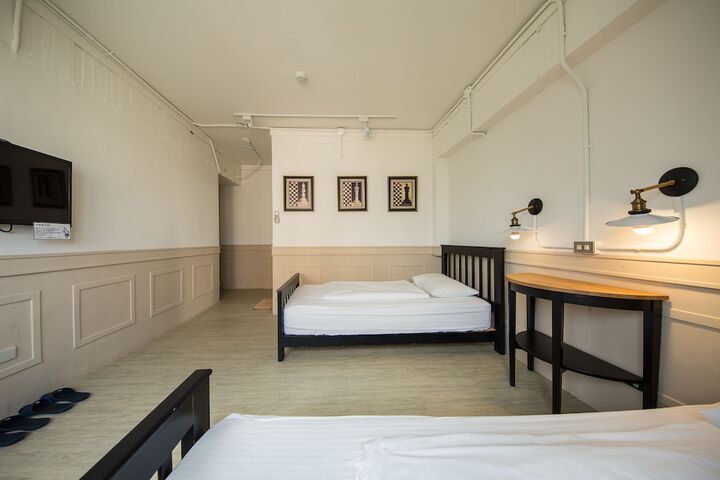 Room 8 of 101