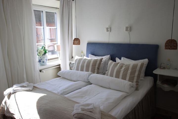 Room 4 of 62