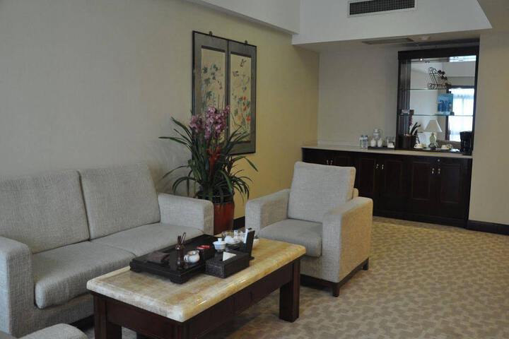 Room 3 of 10