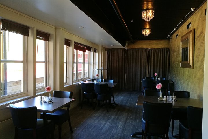 Dining 7 of 15
