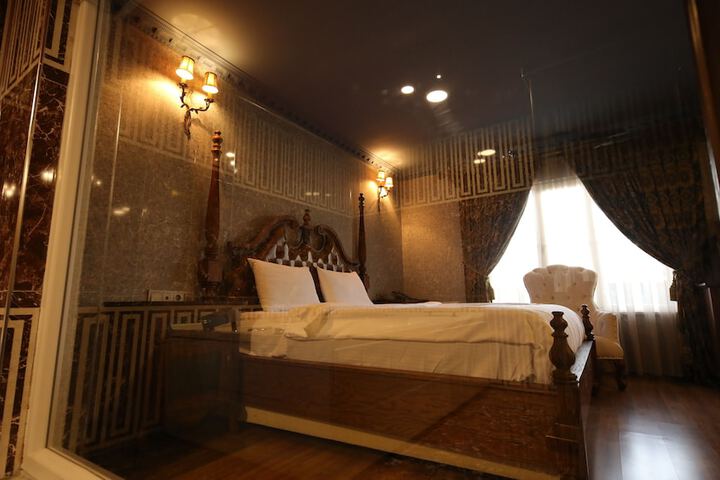Room 42 of 66