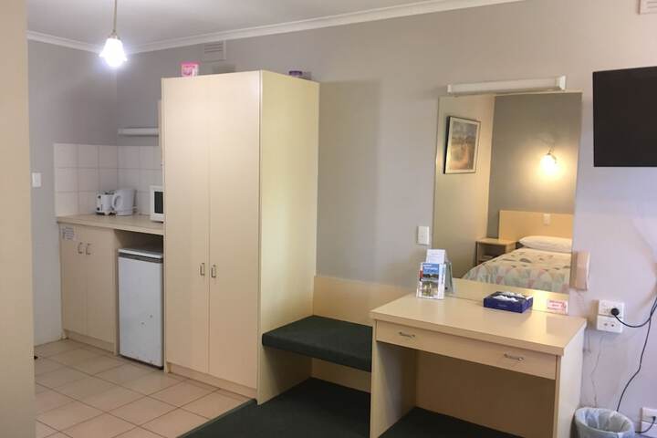 Room 13 of 36