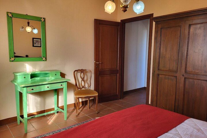 Room 2 of 160