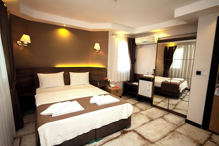 Room 3 of 8