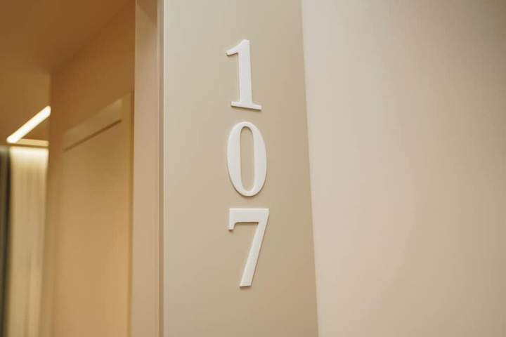 Room 4 of 177
