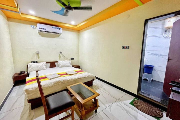 Room 9 of 42