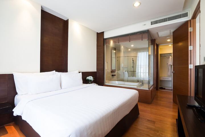Room 8 of 160