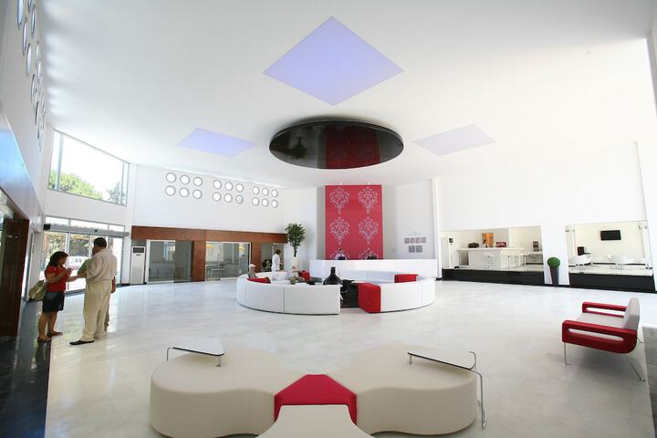 Entrance & Lobby