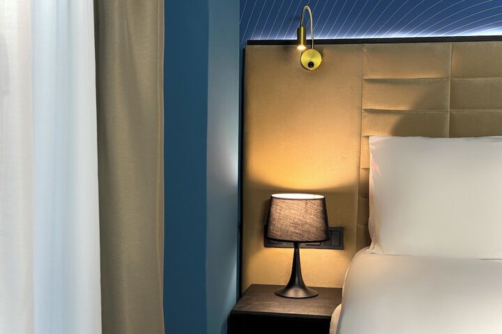 Room 28 of 104