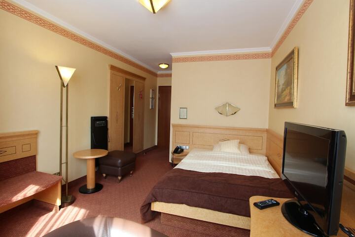Room 10 of 71