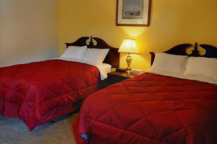 2 Double Beds (9 of 13)