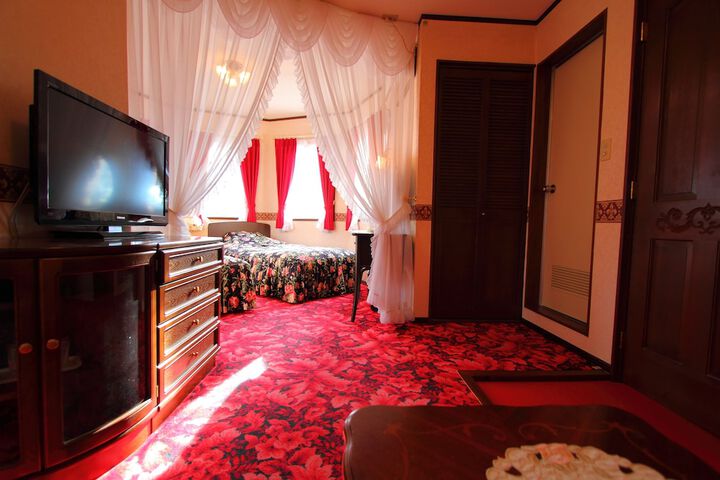 Room 6 of 38