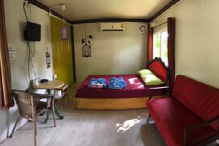Room 9 of 18