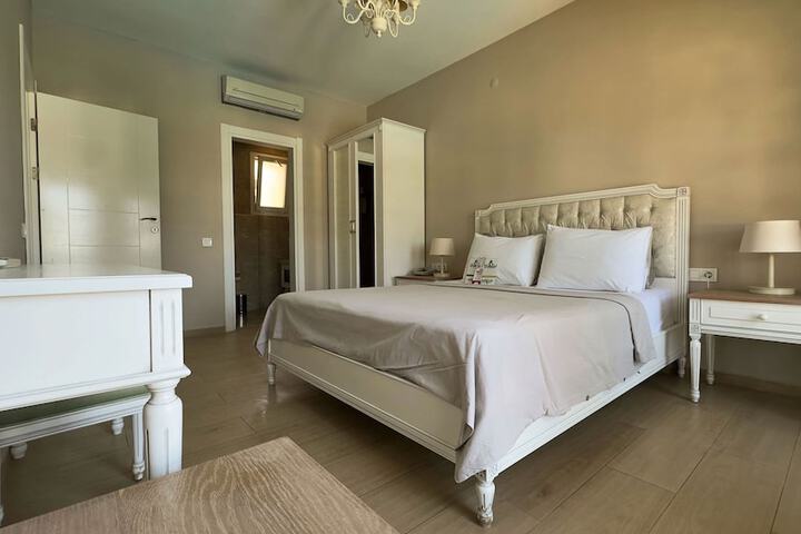 Room 8 of 63