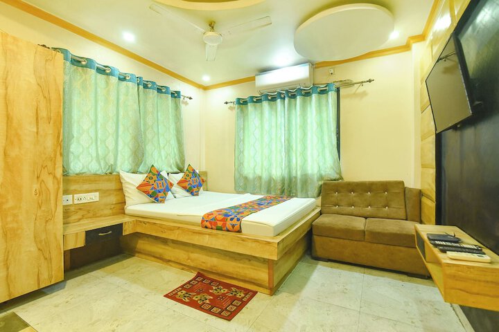 Room 8 of 33