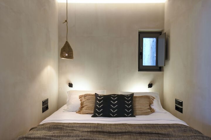 Room 11 of 38