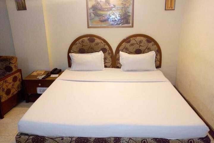 Room 12 of 37