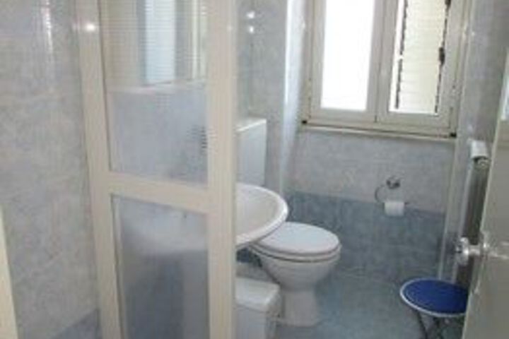 Room 6 of 23