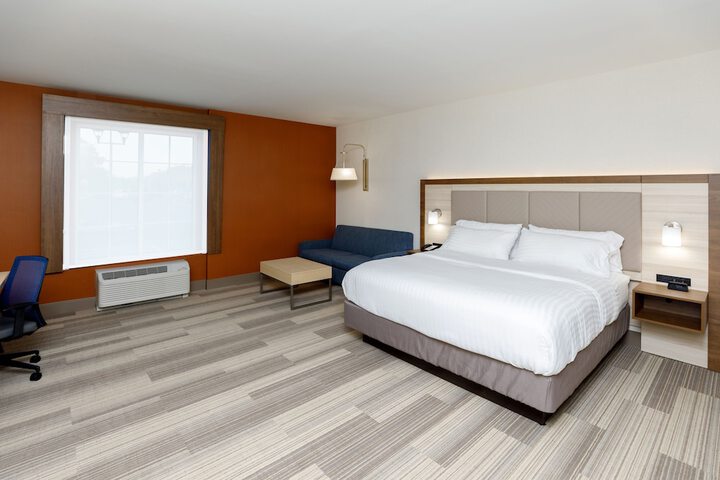 Standard King Bed Accessible (6 of 8)