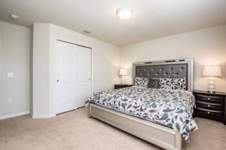 Room 11 of 28