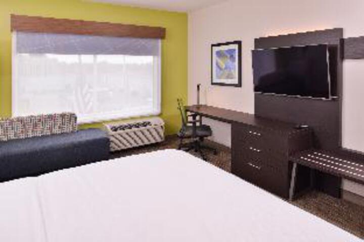 Room 6 of 14