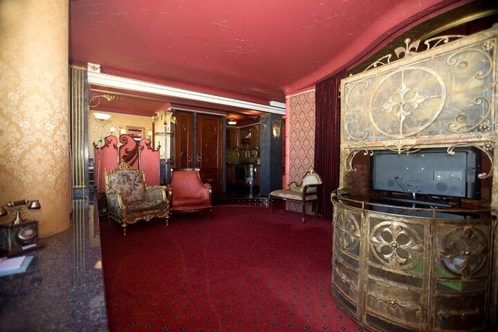 Room 26 of 183