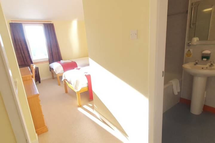 Room 28 of 49