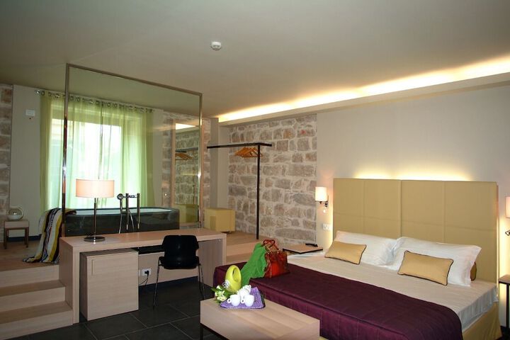 Room 4 of 54