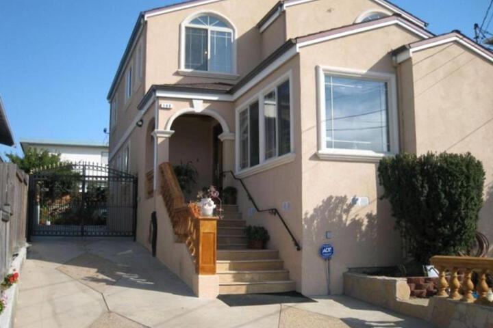Image of Luxury 5 Bedroom Home near SFO