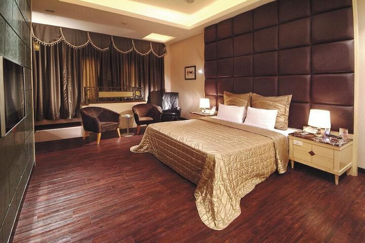 Room 6 of 54