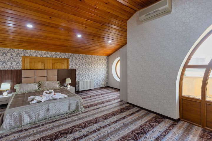 Room 15 of 63