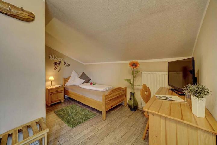 Room 8 of 42