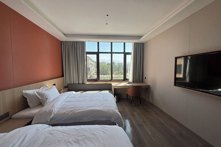 Room 7 of 28