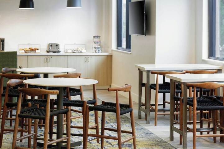 Breakfast/Coffee Service 28 of 35