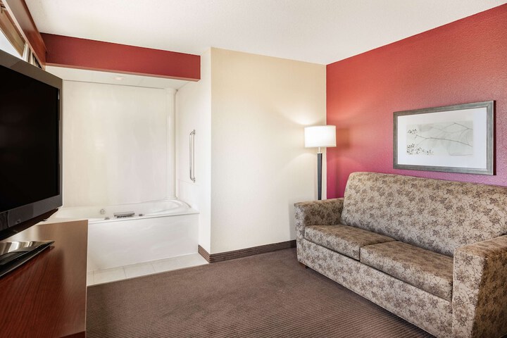 2 Queen Beds Microwave and Refrigerator Activity Table and Chairs Full Breakfast (7 of 14)