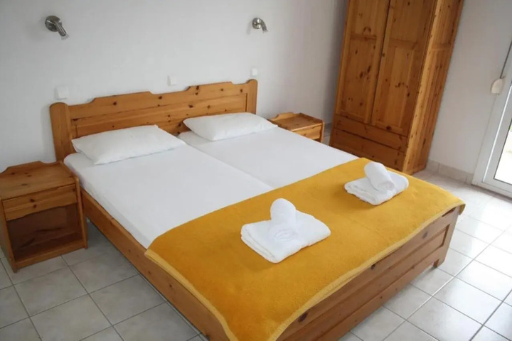 Room 2 of 4