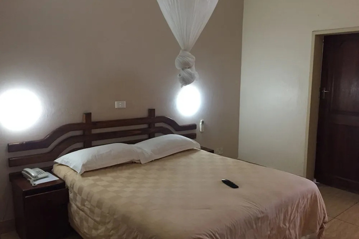 Room 5 of 17