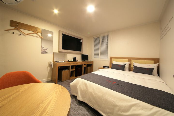 Room 3 of 41