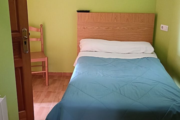 Room 11 of 38
