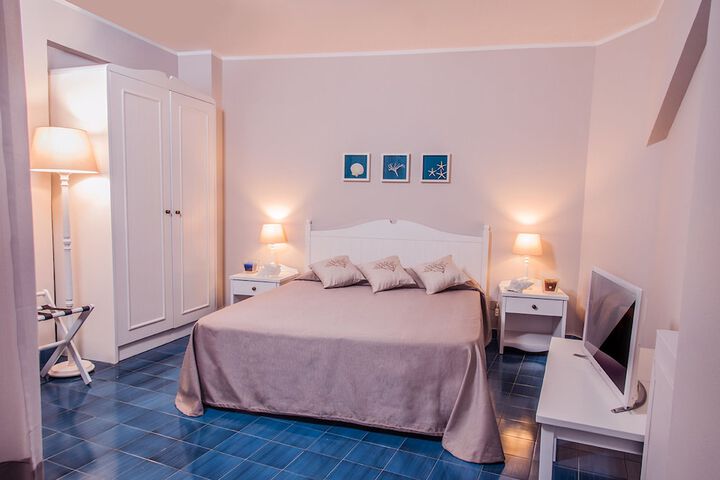 Room 4 of 48