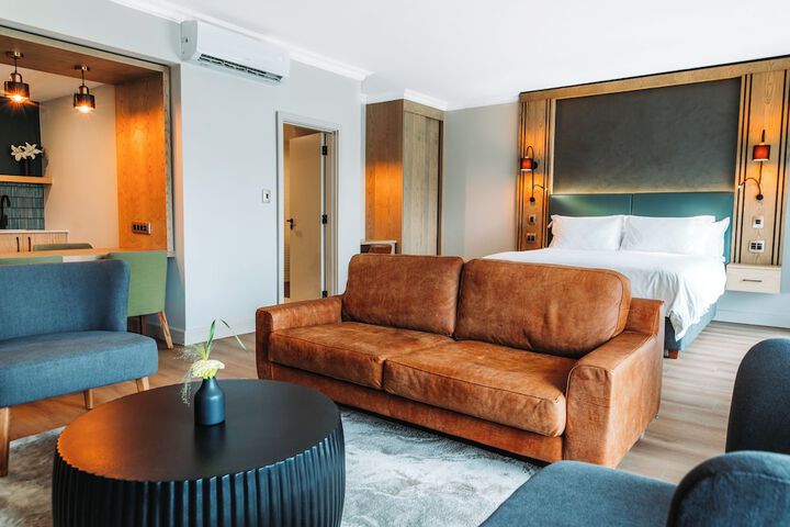 Room 27 of 90