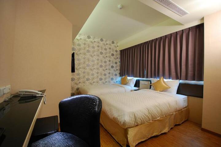 Room 10 of 25