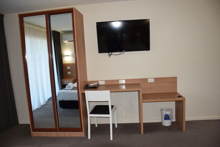 Room 5 of 17