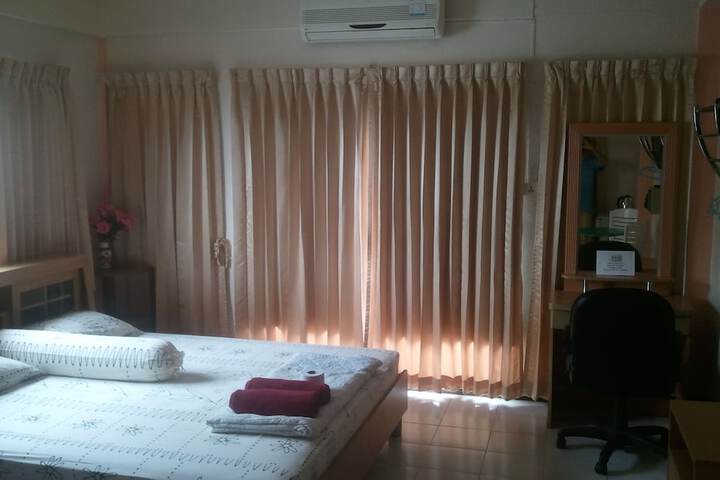 Room 4 of 40