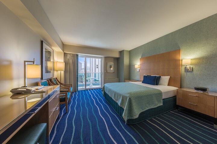 Room 36 of 213