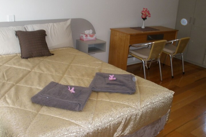 Room 4 of 55