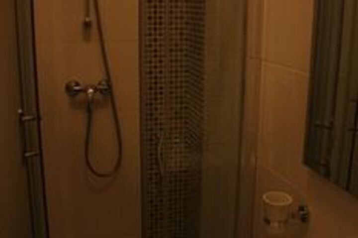 Room 6 of 38