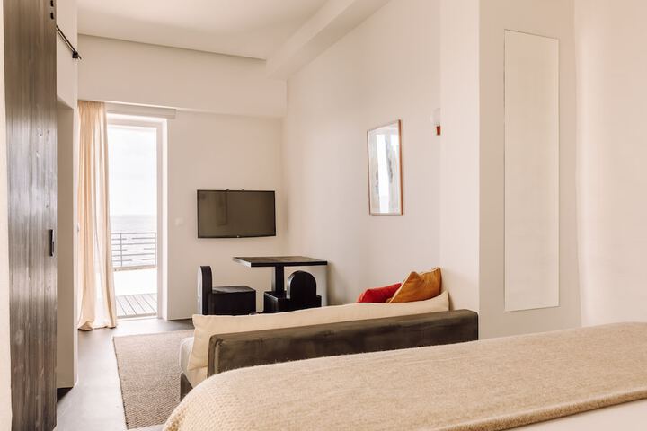 Room 40 of 144